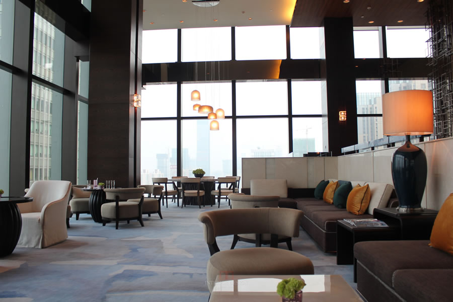 COMFORTABLE LOUNGE FURNITURE