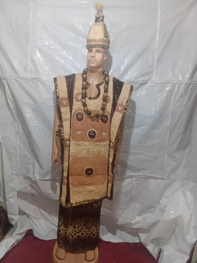 Tenue traditionnelle masculine africaine – Noblesse & prestige culturel