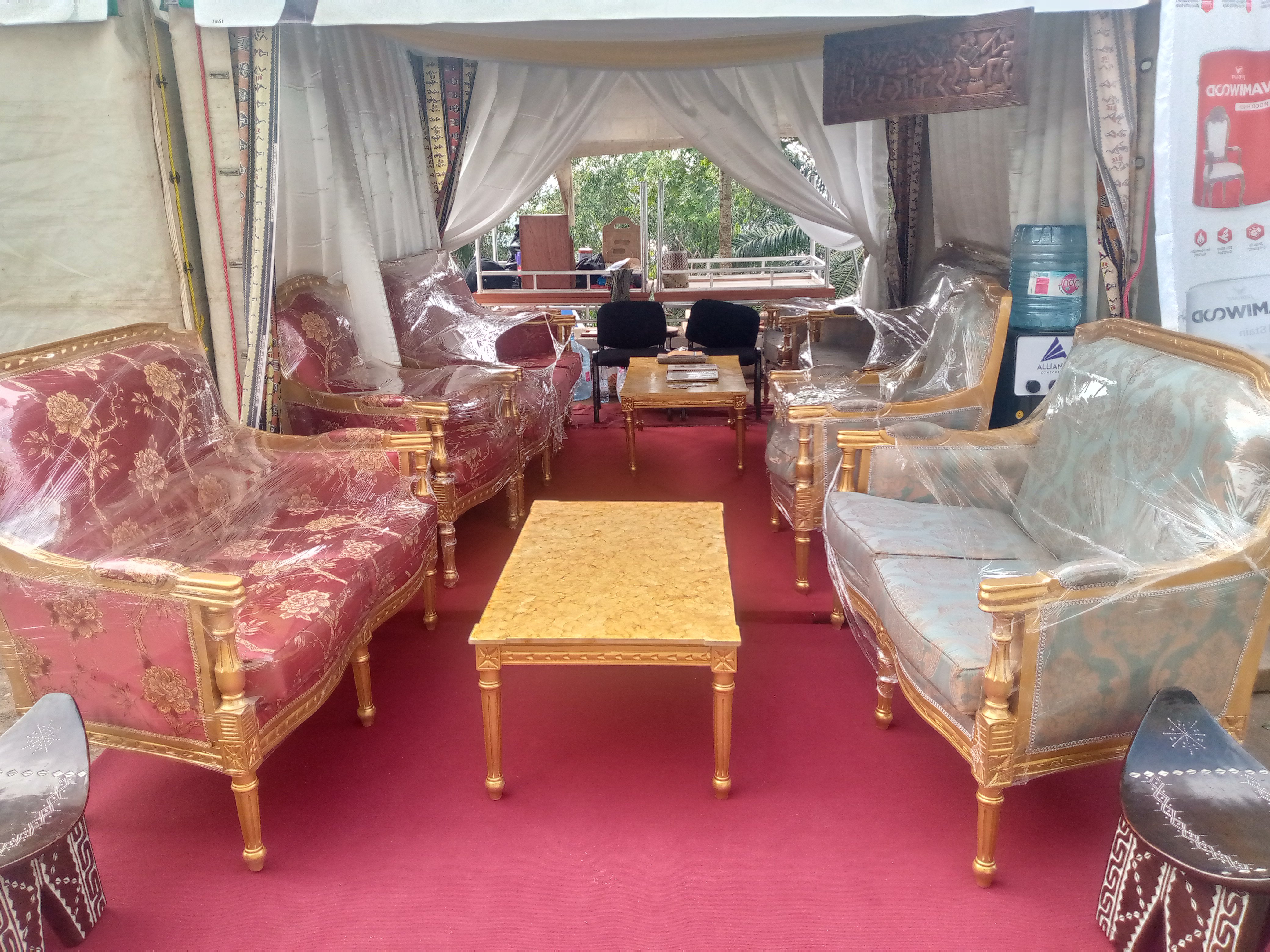 Bon Bois Meubles:Salons salles à manger, lits  ,classeurs,Tables,objets d'art.s