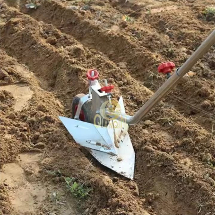 petite machine agricole ouvreur de fossé