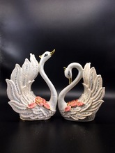 Hot sell animal Love theme metal swan figurine