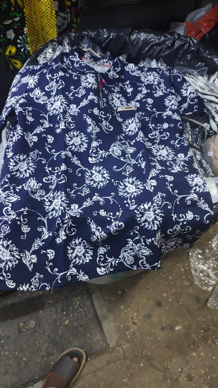 Prêt à porter :Tricots, maillots, Ténues de femmes, chemises, chemisettes, pantalons,etc