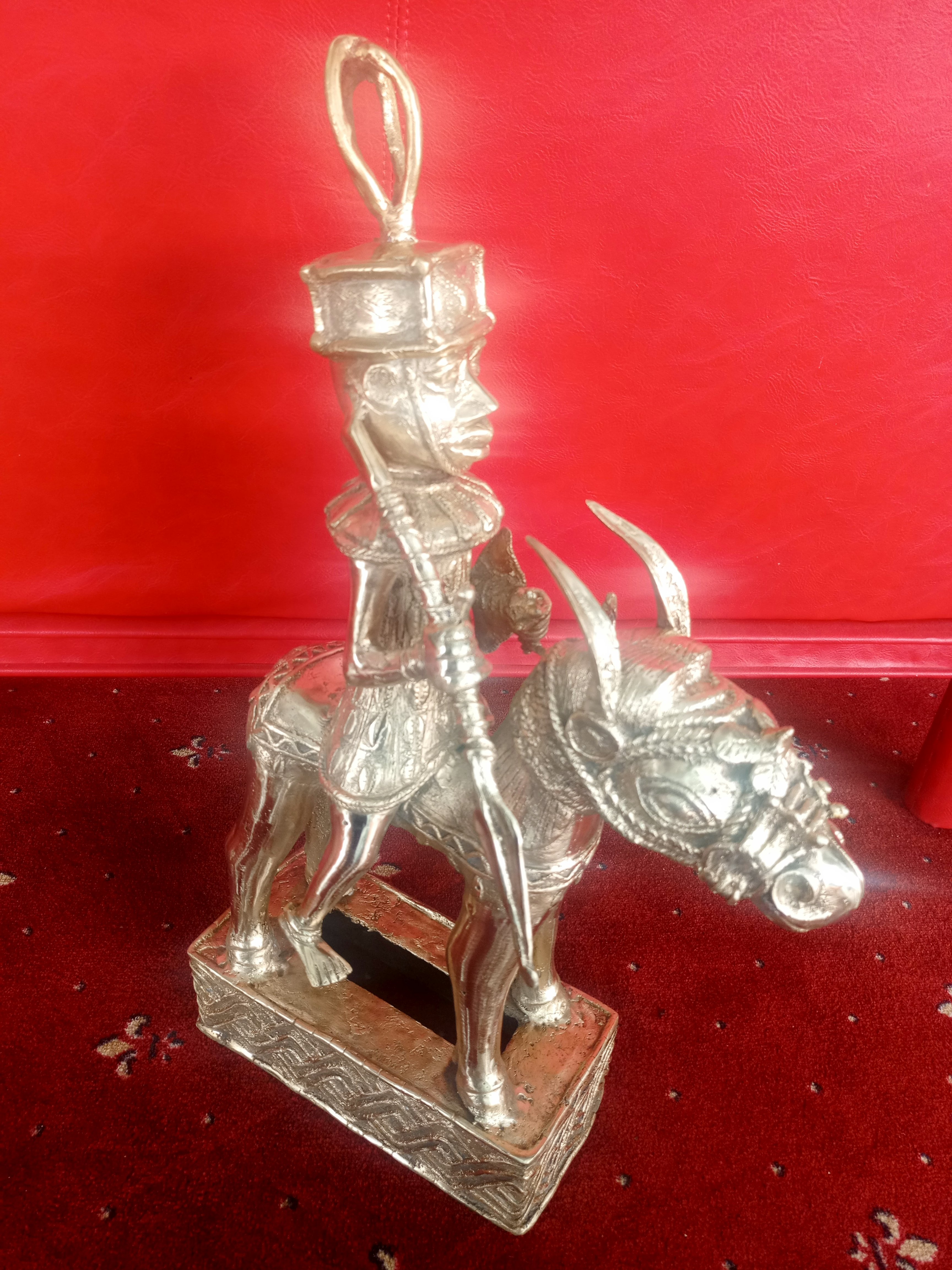 un cavalier royal en bronze