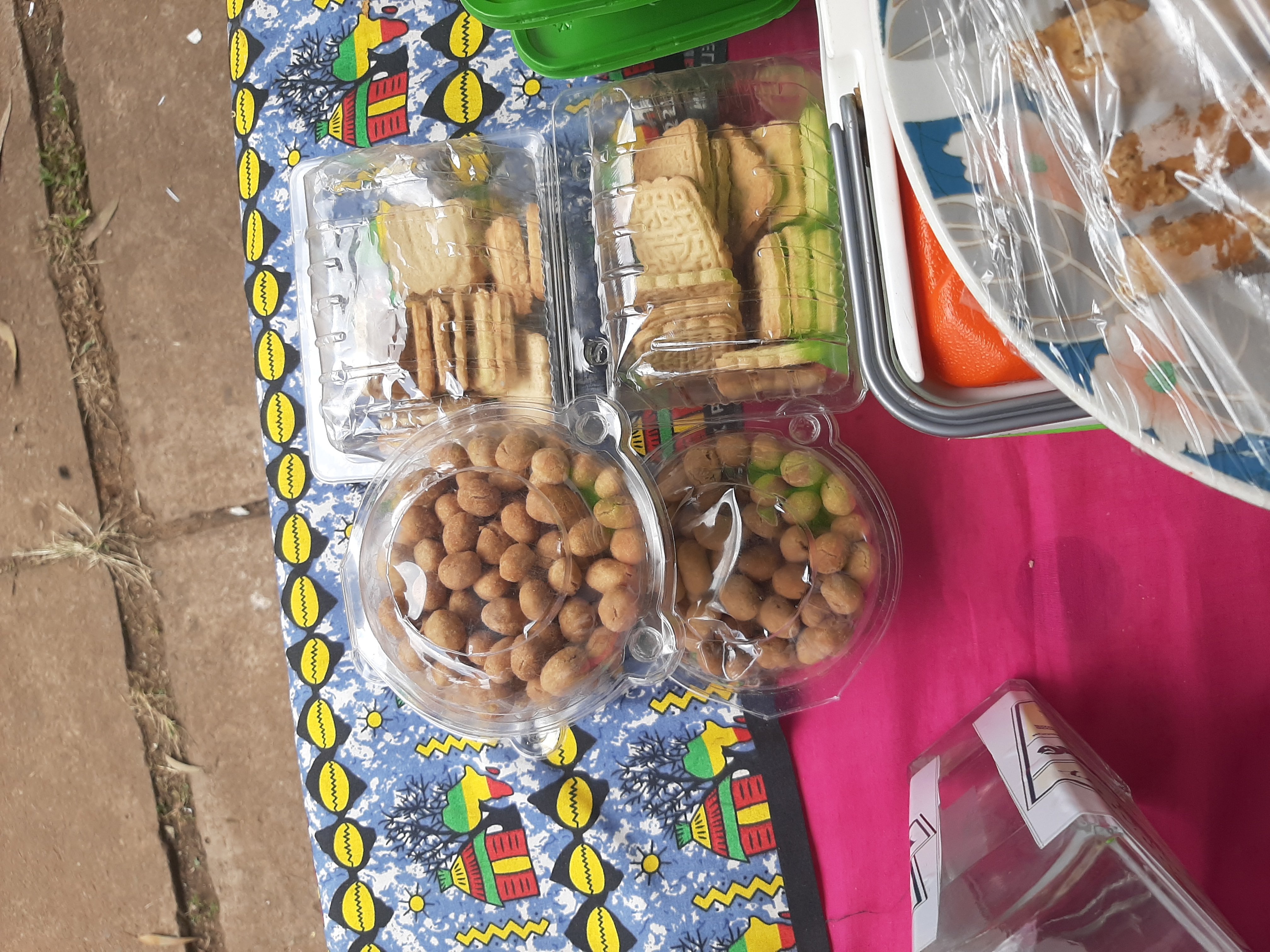 whisky de manioc, bâtons, biscuits ,brochettes de manioc ,farine de manioc