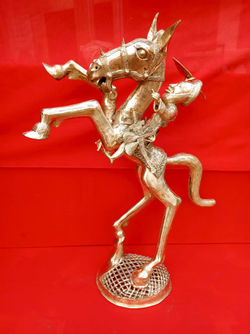 un cavalier royal en bronze