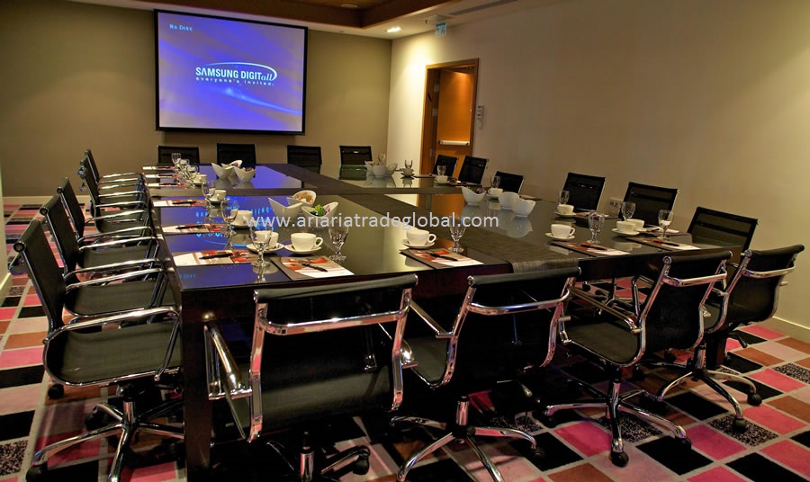 HOTEL MODERN CONFERENCE ROOM