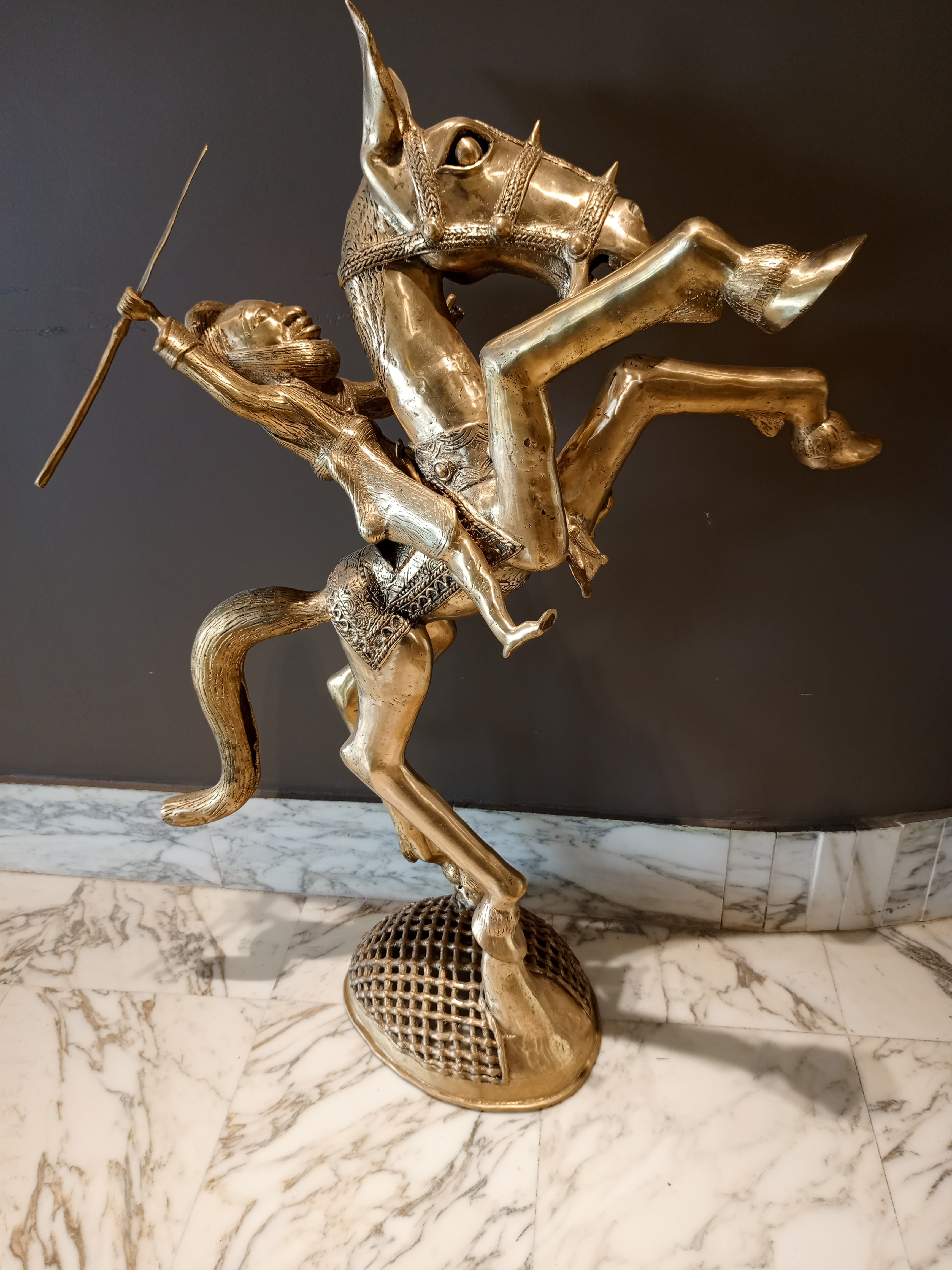 un cavalier royal en bronze