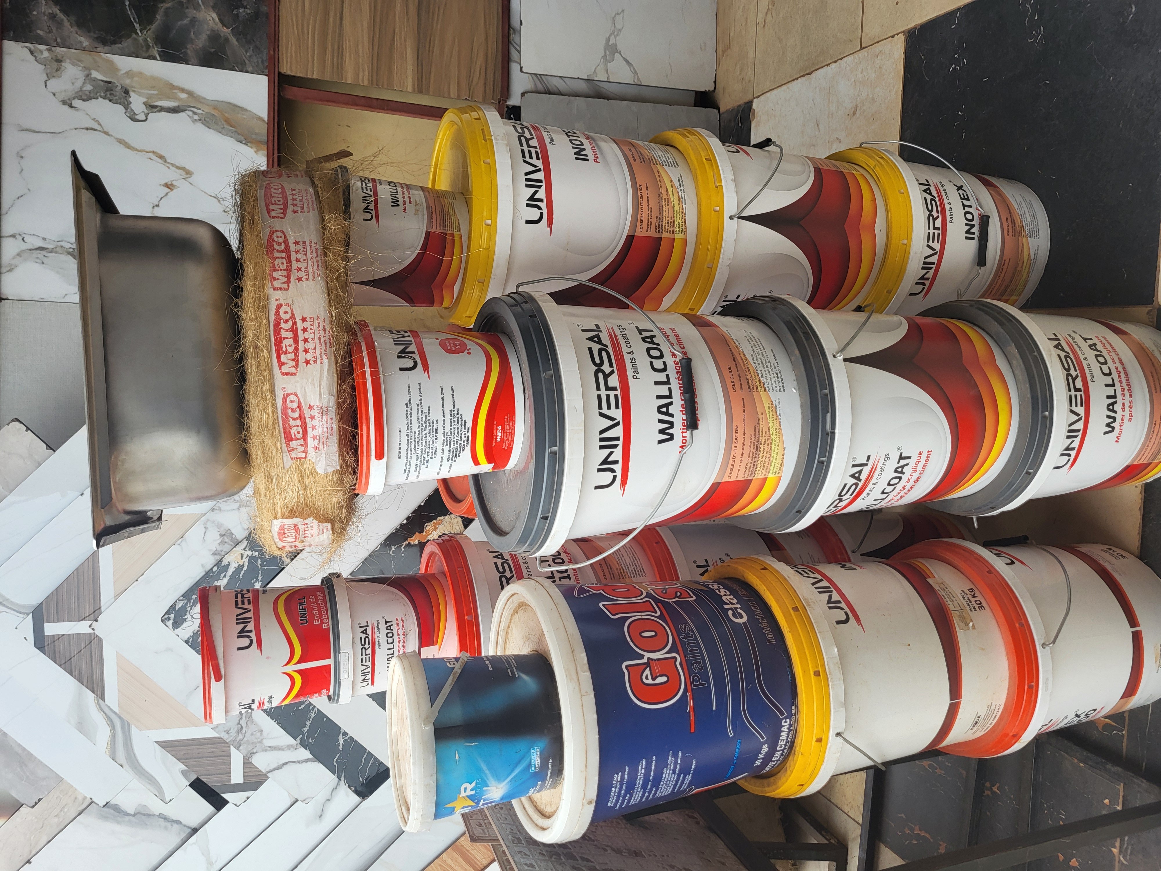 Carreaux, peintures et sanitaires