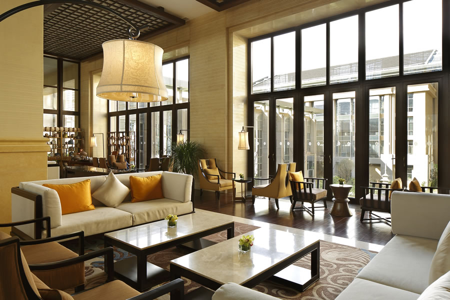 COMFORTABLE LOUNGE FURNITURE