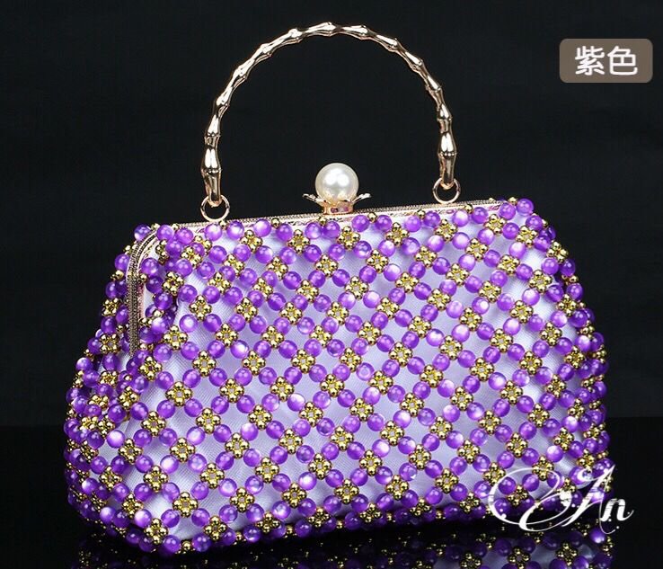 Art,mode et décoration :Le perlage dans toutes ses dimensions :Sacs,vases, chapeaux, bijoux,pots de fleurs