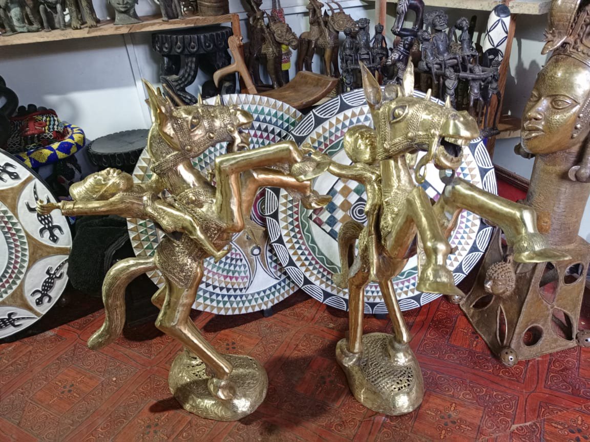 un cavalier royal en bronze