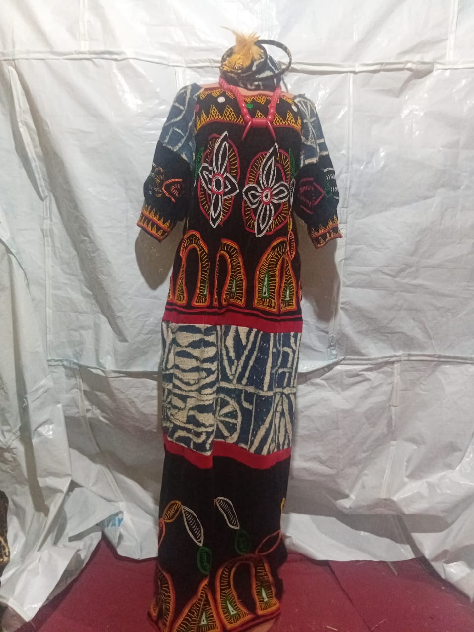 Robe traditionnelle africaine longue – Élégance royale & art ancestral