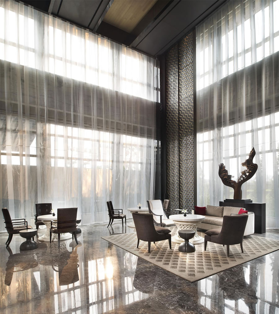 COMFORTABLE LOUNGE FURNITURE