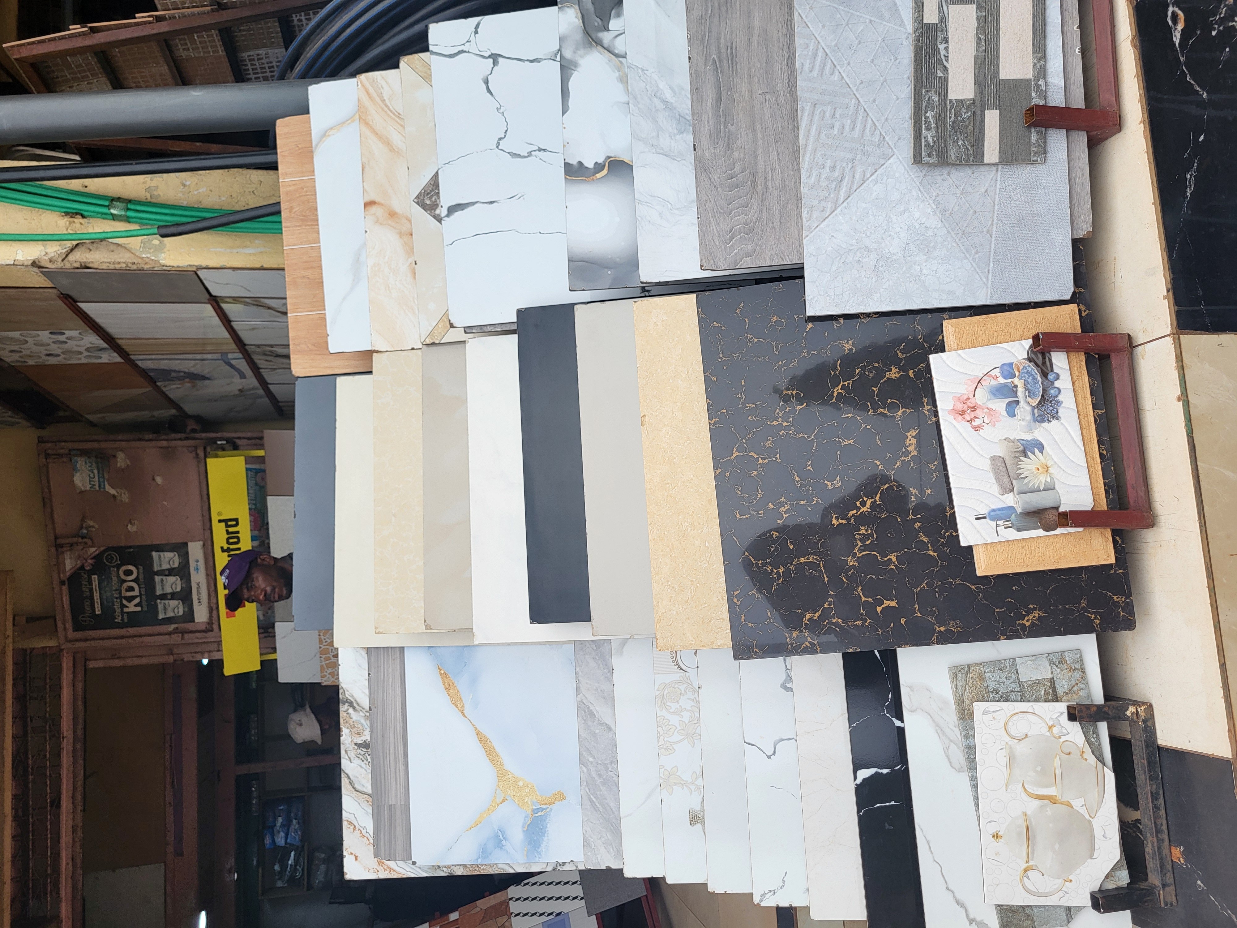 Carreaux, peintures et sanitaires