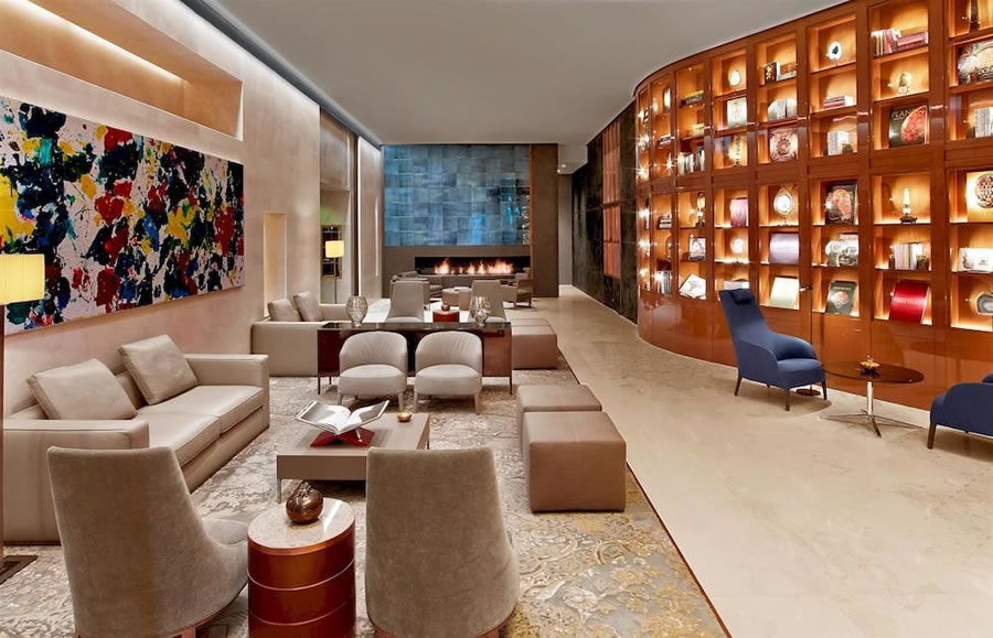 COMFORTABLE LOUNGE FURNITURE