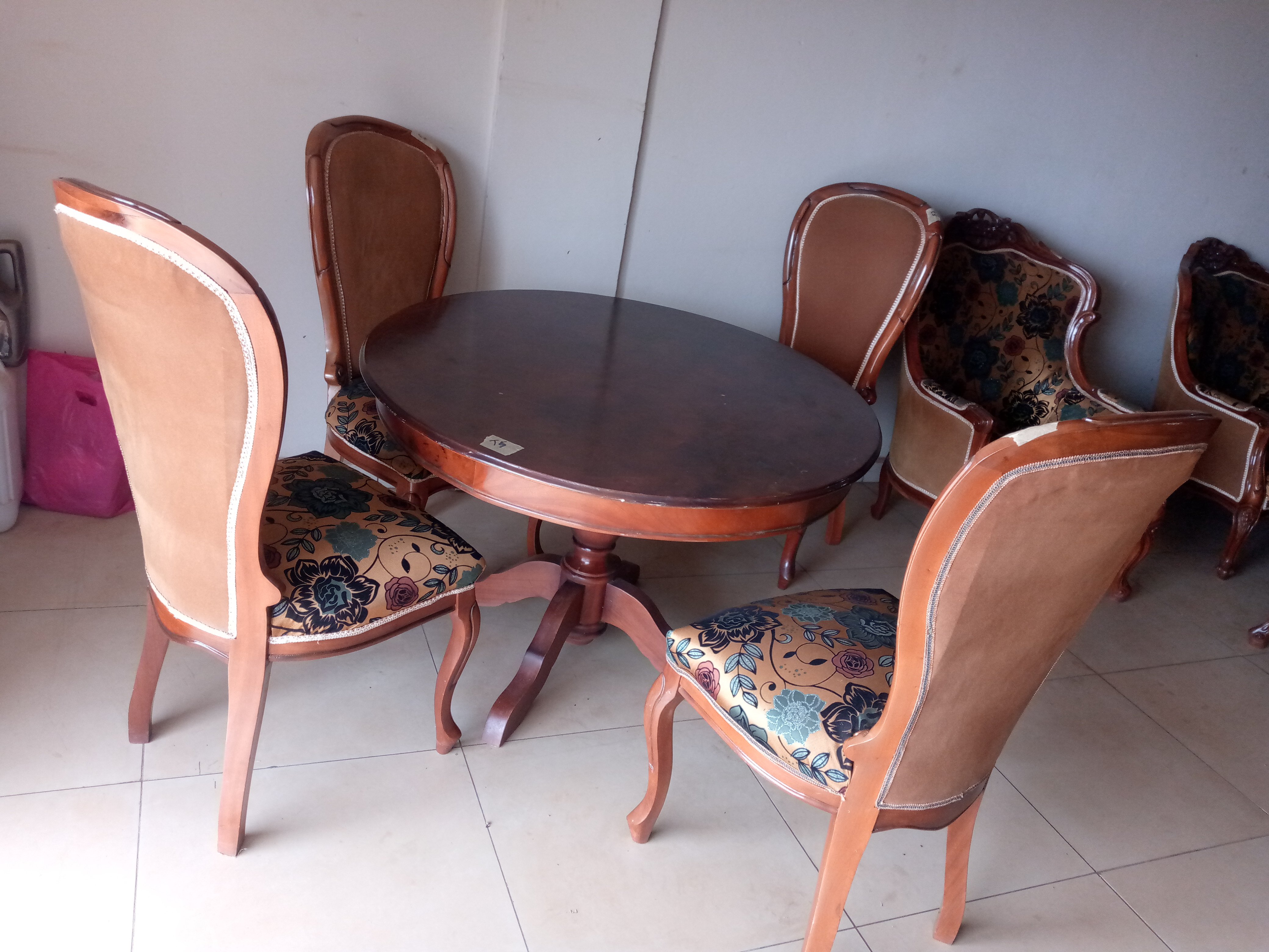 Bon Bois Meubles:Salons salles à manger, lits  ,classeurs,Tables,objets d'art.s