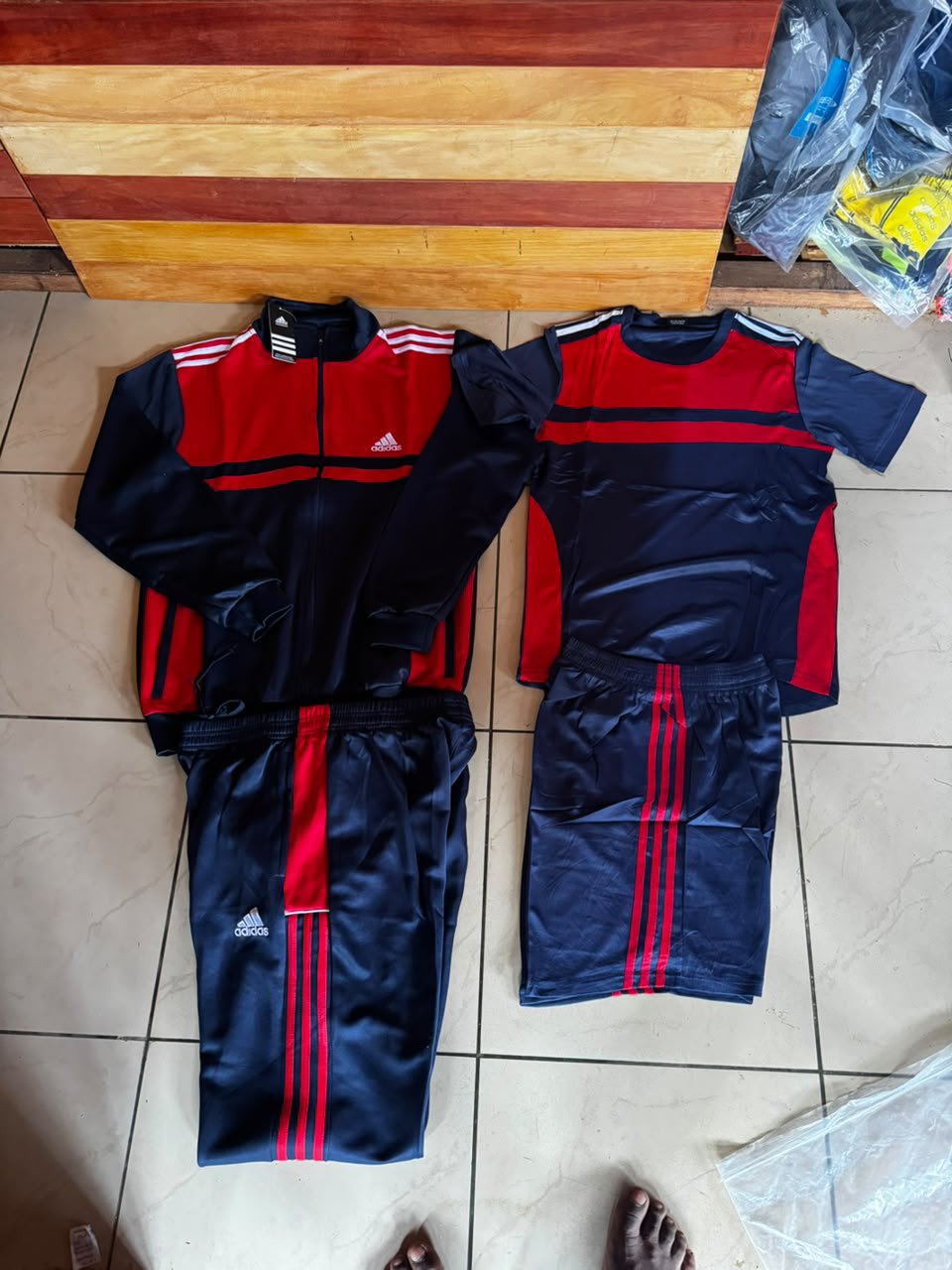 Vente de Godasses,de maillots,et des ballons.et des joggings,etc