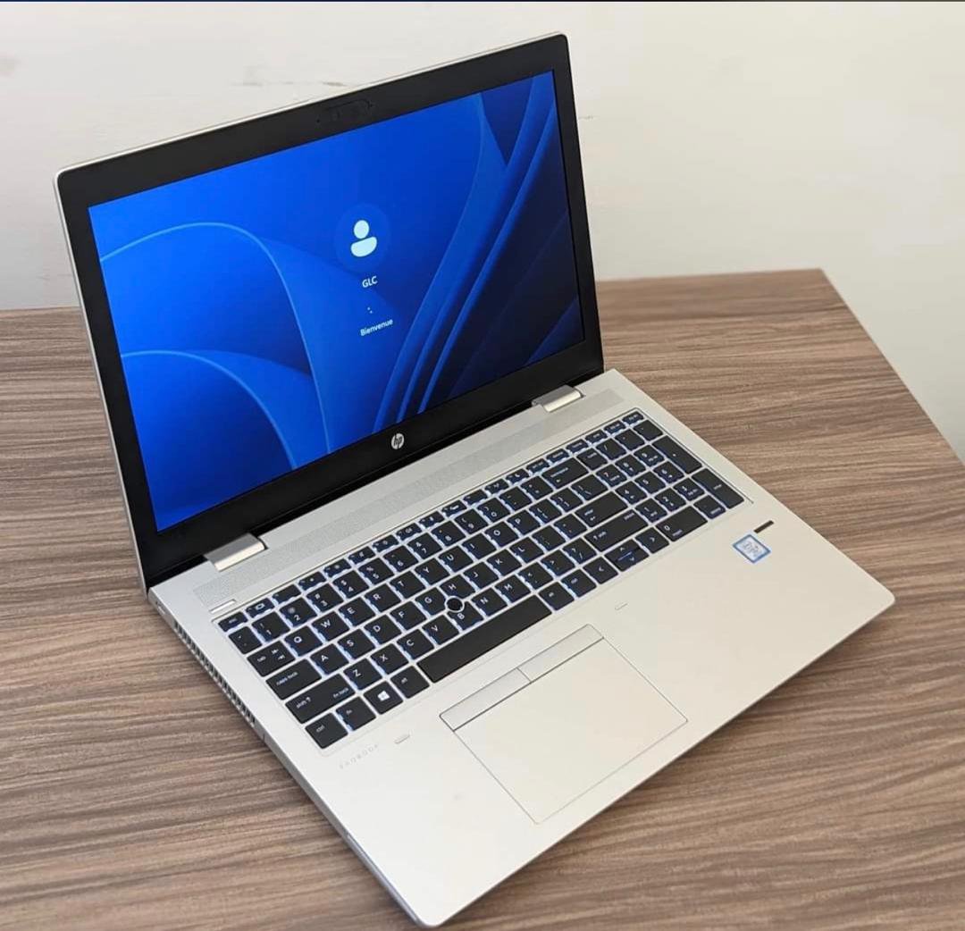 matériels informatiques et accessoires laptops et desktops